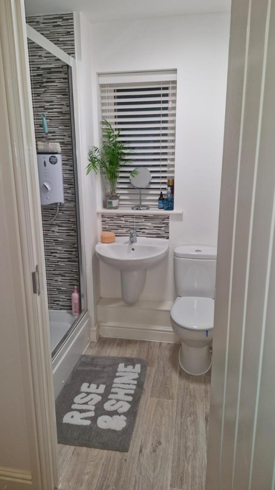Modern Double Room With En-Suite, Parking & Fast Wifi - Close To Beach Sandgate Luaran gambar