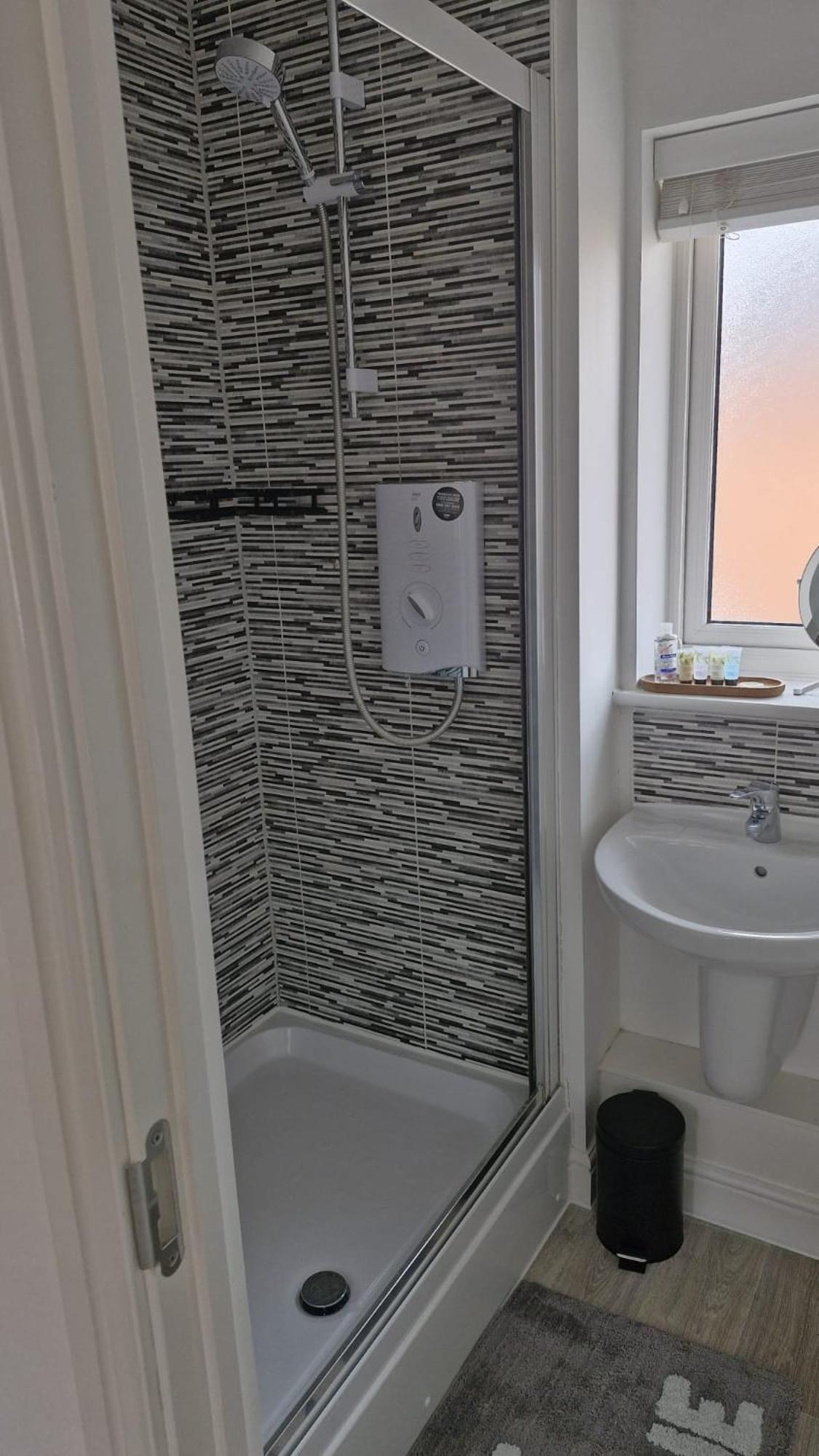 Modern Double Room With En-Suite, Parking & Fast Wifi - Close To Beach Sandgate Luaran gambar